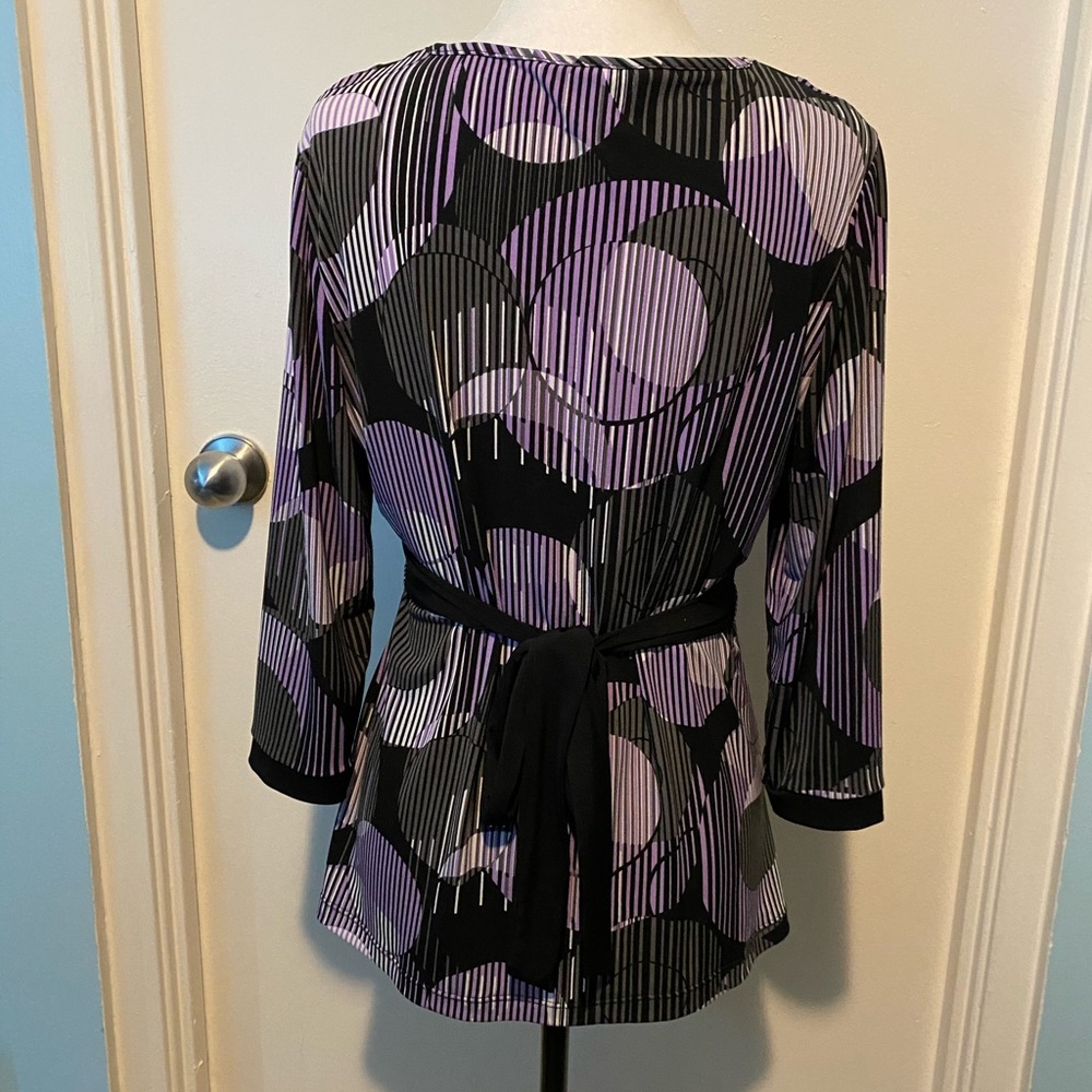 JESSICA V-NECK BLOUSE WITH TIED BACK - Picture 6 of 15
